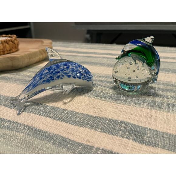 Two glass dolphin paperweights - Picture 5 of 11
